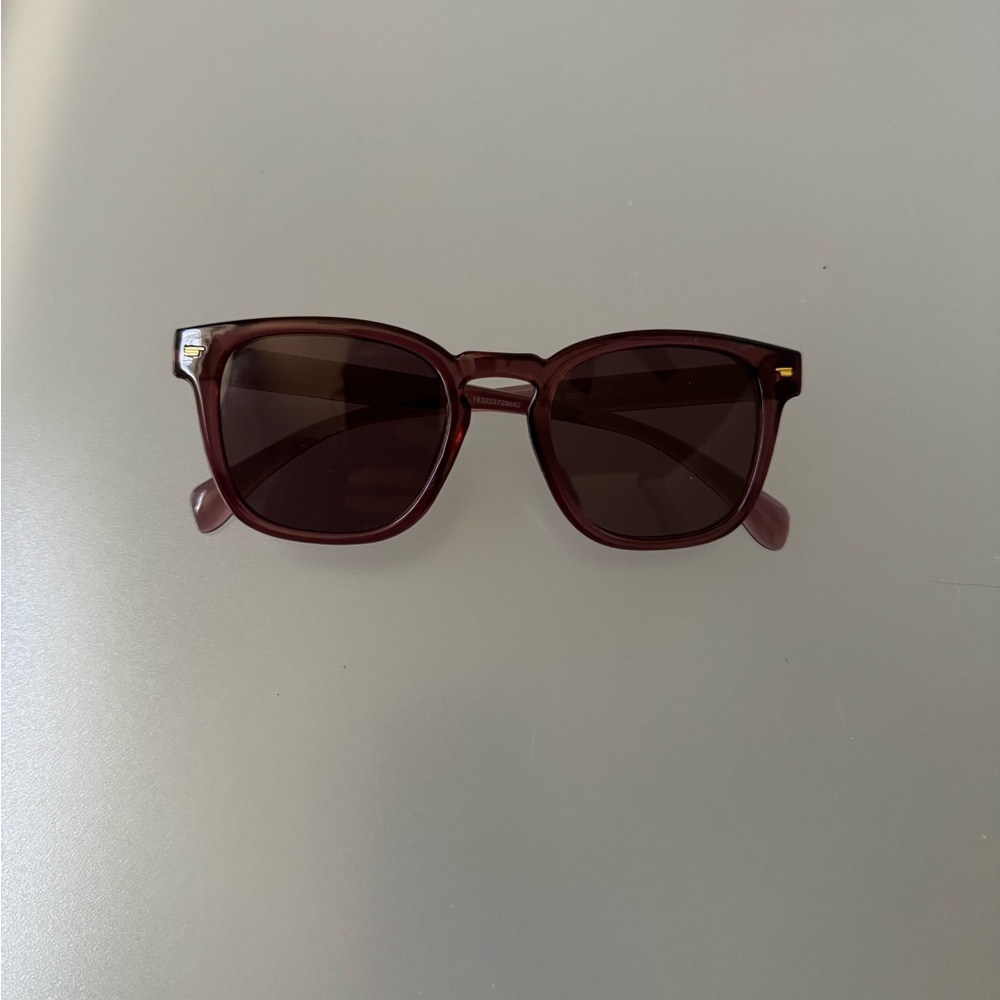 Chic Dark Red Square Sunglasses